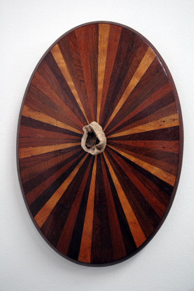 „Heiliggeistloch“, Kartoffel, intarsiertes Holz, 2012