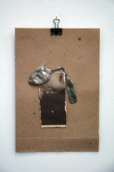 “Schweigen“, Materialcollage, 2009, 14cm x 22cm