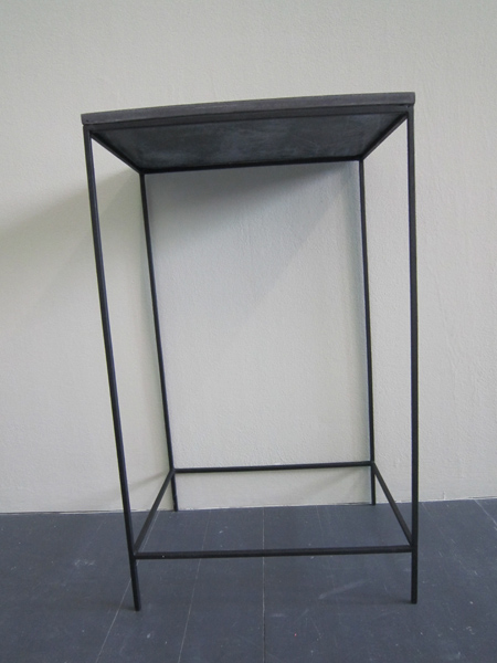 Jörg Wagner, Metall, Farbe, Beton, 25cm x 35cm x 57cm, 2015, Auflage 10