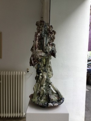 Bernd Hoffmann, Tellerkonstruktion 4, 2015, Keramik glasiert, 30cm x 70cm