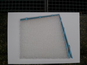 Petra Deta Weidemann, Ein bisschen Platz, 2016, Holz, Kunststoffgewebe (breath air), 4 x 20 x30 cm