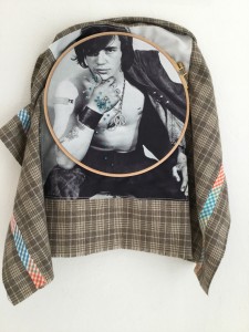 Jonny Star, Pin -Up 10, 2014, Fototransfer auf Stoff, Stoff, Holz, Swarovski Perlen, ca.12 x 40 x 50 cm