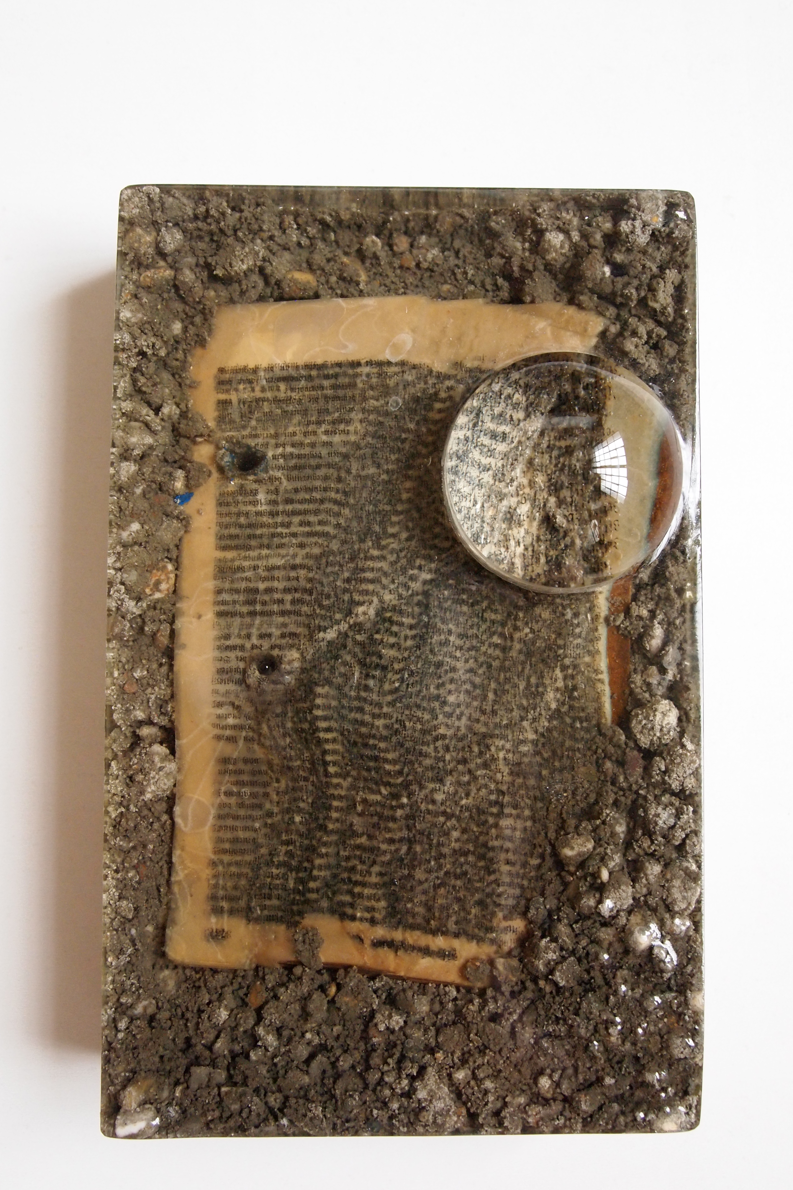 Fokus 3, 2016, Beton, Harz, Buch, 5x16x24 cm