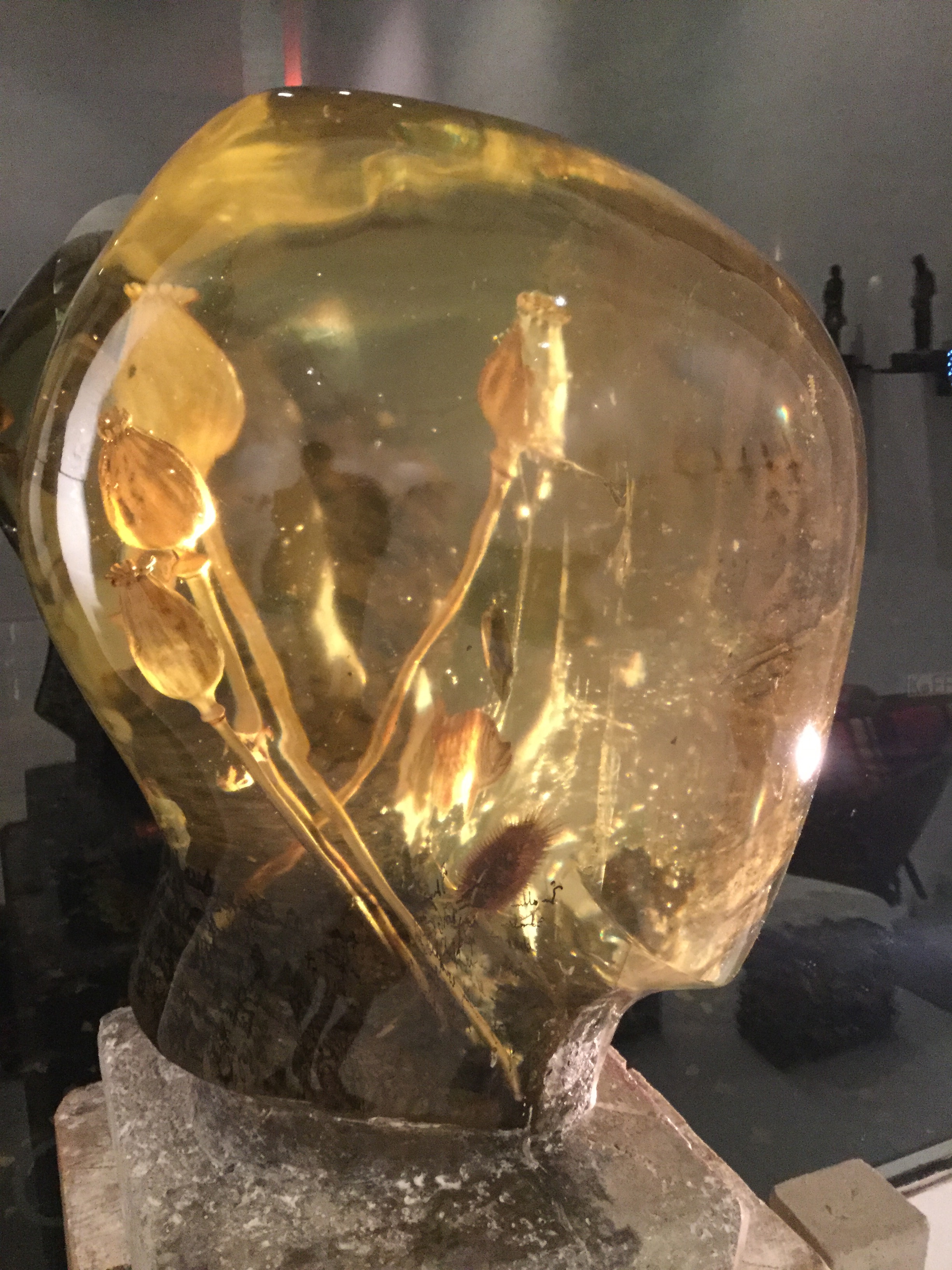 Lethe III (Detailansicht), 2016, Harz, Beton, Ø 65cm